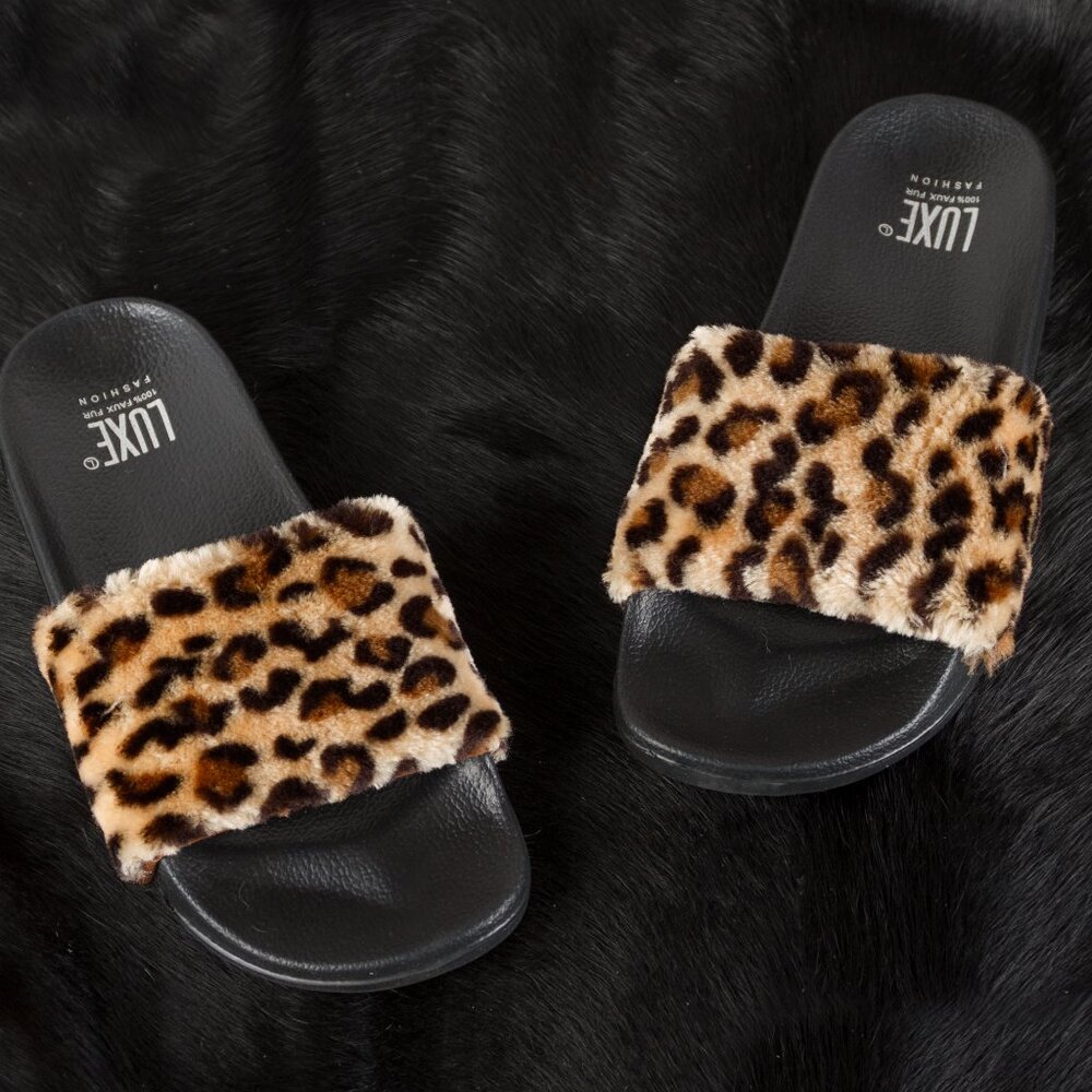 Luxe Fashion Classic Faux Sheepskin Women Slides | 1-Piece | Leopard - Picture 4 of 6